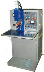 Малогабаритная машина МТК-2002ЭК для конденсаторной сварки